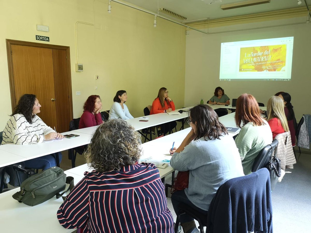 sbdterritori's tweet photo. #ARA ➡️Trobada de la Taula d'Entitats de Voluntariat per planificar properes accions de promoció i foment del voluntariat a la ciutat

📍 Casal Pere Quart

#OficinaEntitatsiVoluntariatSbd #Sabadell https://t.co/Xu7ZqlxJXM