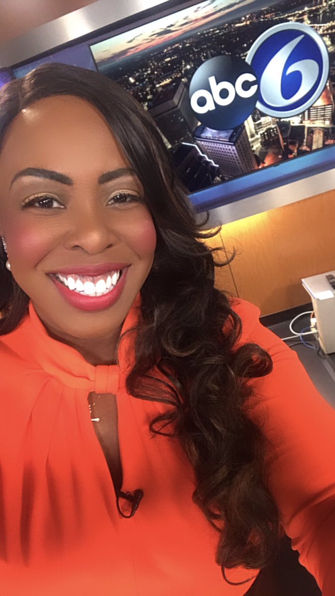 KarahBaileyTV's tweet image. Good Morning #Providence! Homelessness advocates are asking Gov. McKee to declare a state of emergency. Mayor Smiley announced a nearly $600 mil. budget proposal. And former Patriot #MalcolmButler is due back in court. Tune in to @ABC6 for updates on these stories and much more!