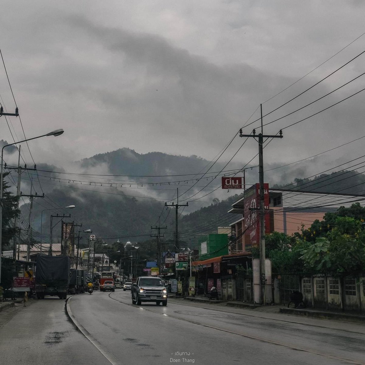 Doenthang's tweet photo. Thu.240418

: ช่วงเวลาที่ชอบ.. 
: ก็บรรยากาศหลังฝนตก ☔️

#doenthang #เดินทาง #เชียงใหม่ #nature #ธรรมชาติบําบัด #แคปชั่น #แคปชั่นความรัก #คําคม #เที่ยว #แคปชั่น https://t.co/mnPi12JVA6