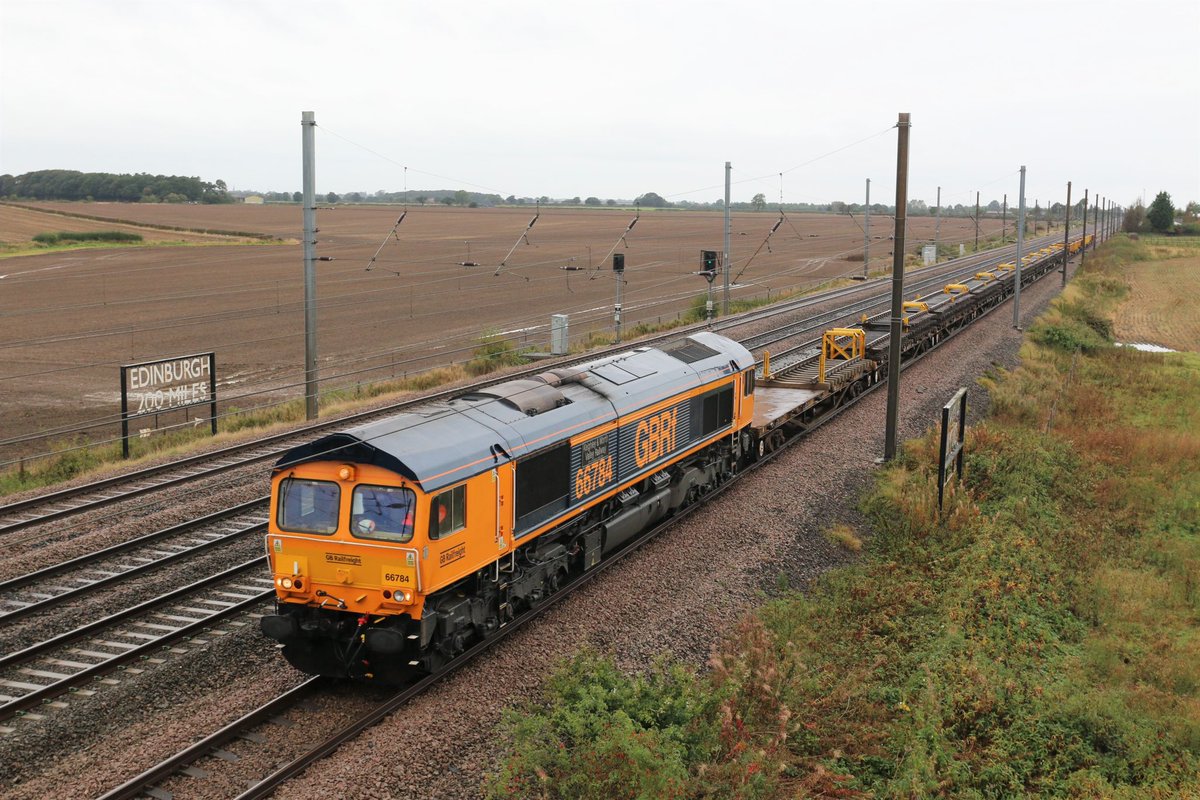 We have extended our haulage contract with @networkrail. 🤝  2️⃣ Two year extension. 👷 👷‍♀️ Providing critical services for Network Rail’s engineering works. 🪨 Transportation of stone from quarries to Logistics Delivery Centres. Read more: gbrailfreight.com/gb-railfreight…