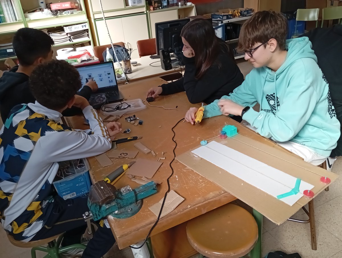 IES Ramón J. Sender tweet media