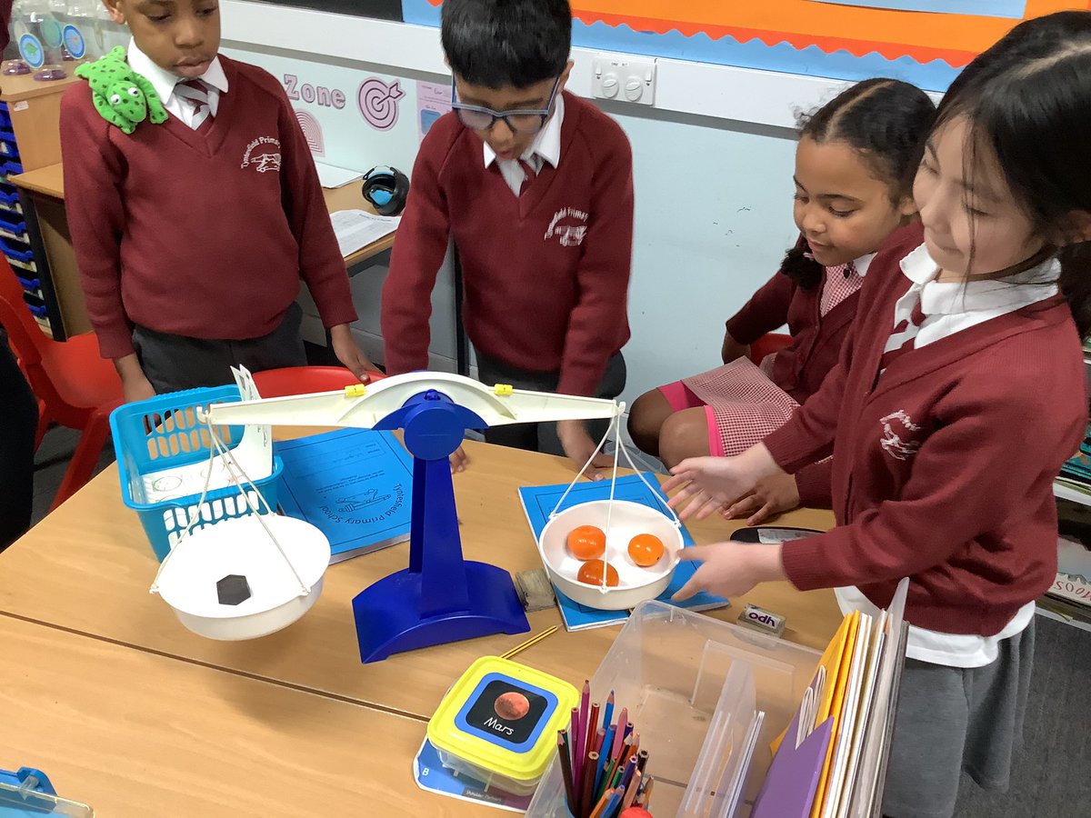 TyntesfieldJM's tweet photo. We had lots of fun this morning trying to find objects in our classroom which were equal to 100g. https://t.co/JJJ0pAtTwI