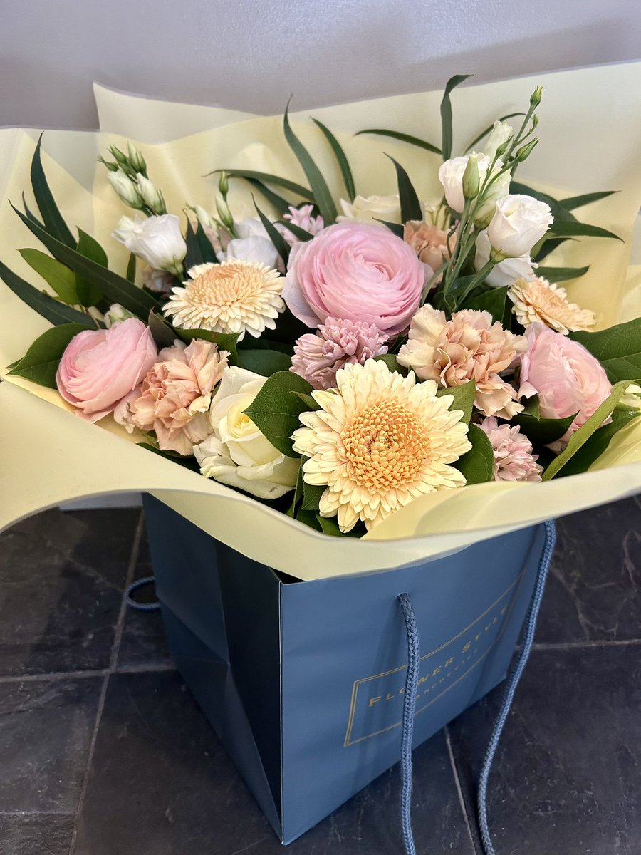 FlowerStyleMcr's tweet photo. Passion For Pastels 

Available on our website. Link in bio. 

#beautifulbouquets #luxuryflowers #stylishflowers #hyacinths #roses #ranunculus #seasonalflowers #orderonline #shoplocal https://t.co/080lM3sUhM