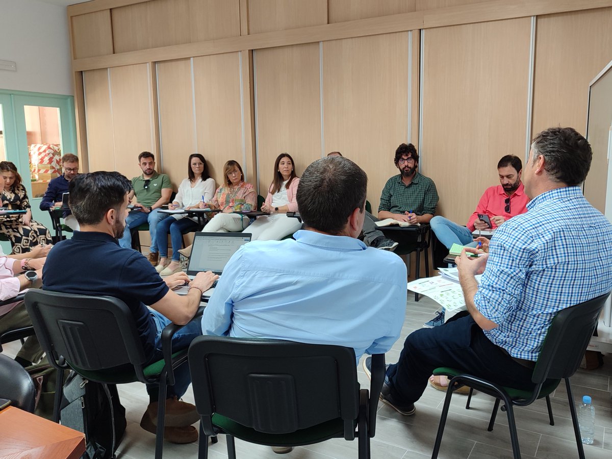 plenaextremadur's tweet photo. 🍀Reunión del equipo de gerentes de Plena inclusión Extremadura para trabajar objetivos de interés común para el movimiento asociativo.

#discapacidadintelectual https://t.co/4pqL6j0G25