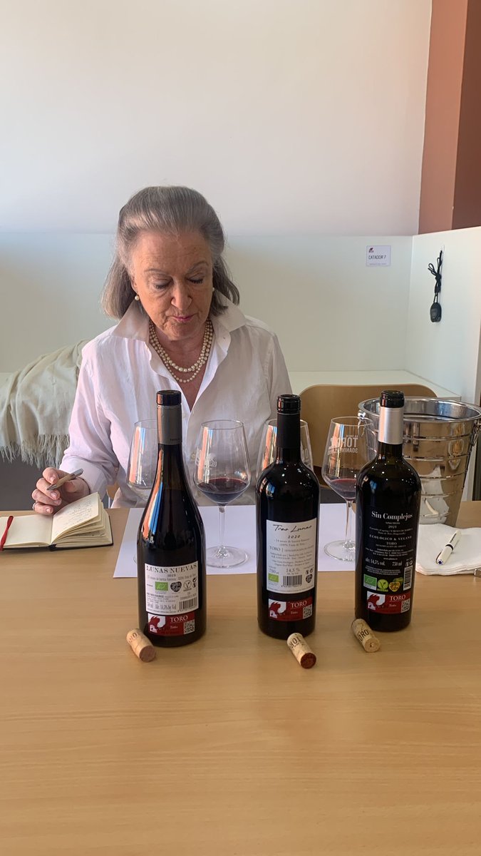 La semana de estancia de Margaret Rand en la #DOToro poco a poco va llegando a su fin, por delante aún le quedan 8 bodegas que visitar y muchas historias que descubrir. Aquí, un resumen de visitas a bodegas y viñedos aprovechando al máximo esta experiencia única. #DOToro 🥰😍🍇👇🏻