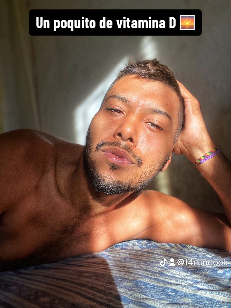 F4cundoook's tweet photo. Nada más lindo que las patas al sol 🤤 https://t.co/KIwMm9HPUi