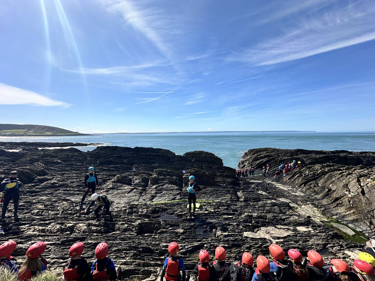 LEOforestschool's tweet photo. 📸 @surfsouthwest 

It’s an absolutely beautiful day here in North Devon. We’re back in Croyde for another day of coasteering and surfing.

First up, off out on the rocks with @ShawleyPrimary.

@Kingswood_ #SCPDevon24 🌊  🪨 https://t.co/eSv6pBgnT6