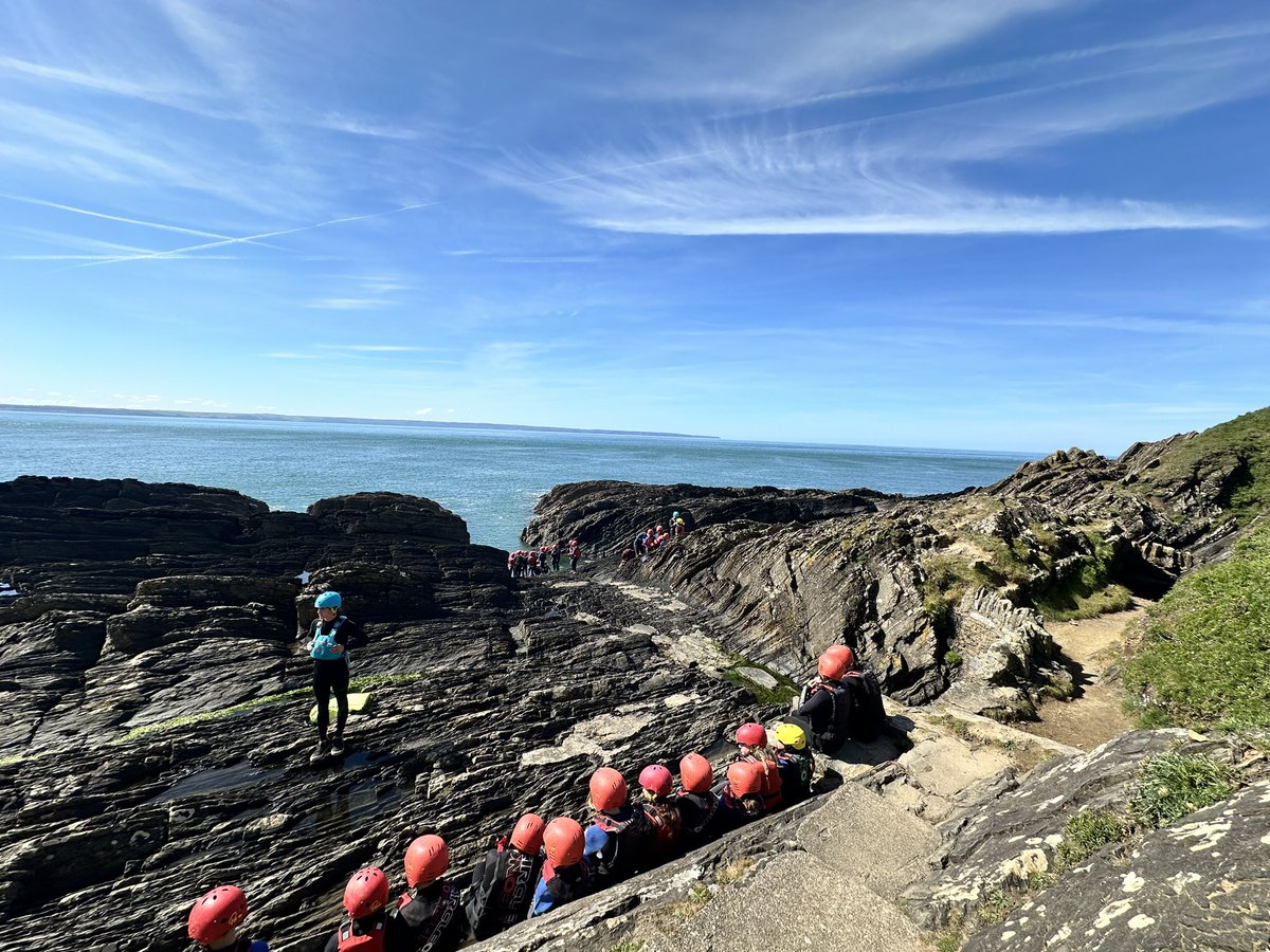 LEOforestschool's tweet photo. 📸 @surfsouthwest 

It’s an absolutely beautiful day here in North Devon. We’re back in Croyde for another day of coasteering and surfing.

First up, off out on the rocks with @ShawleyPrimary.

@Kingswood_ #SCPDevon24 🌊  🪨 https://t.co/eSv6pBgnT6