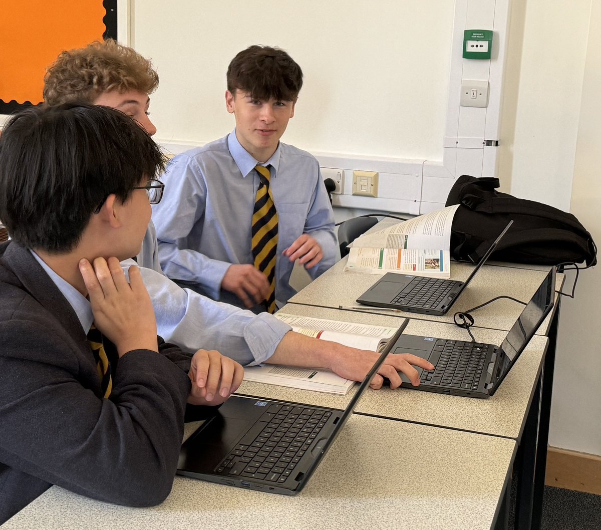 Year 11 GCSE Business students teaching each other topics from the course as part of their revision 😃🍎📚