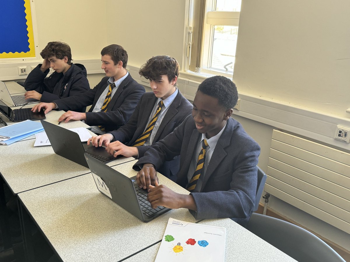 MonktonBusEcon's tweet photo. Year 11 GCSE Business students teaching each other topics from the course as part of their revision 😃🍎📚 https://t.co/OF6jUylyWF