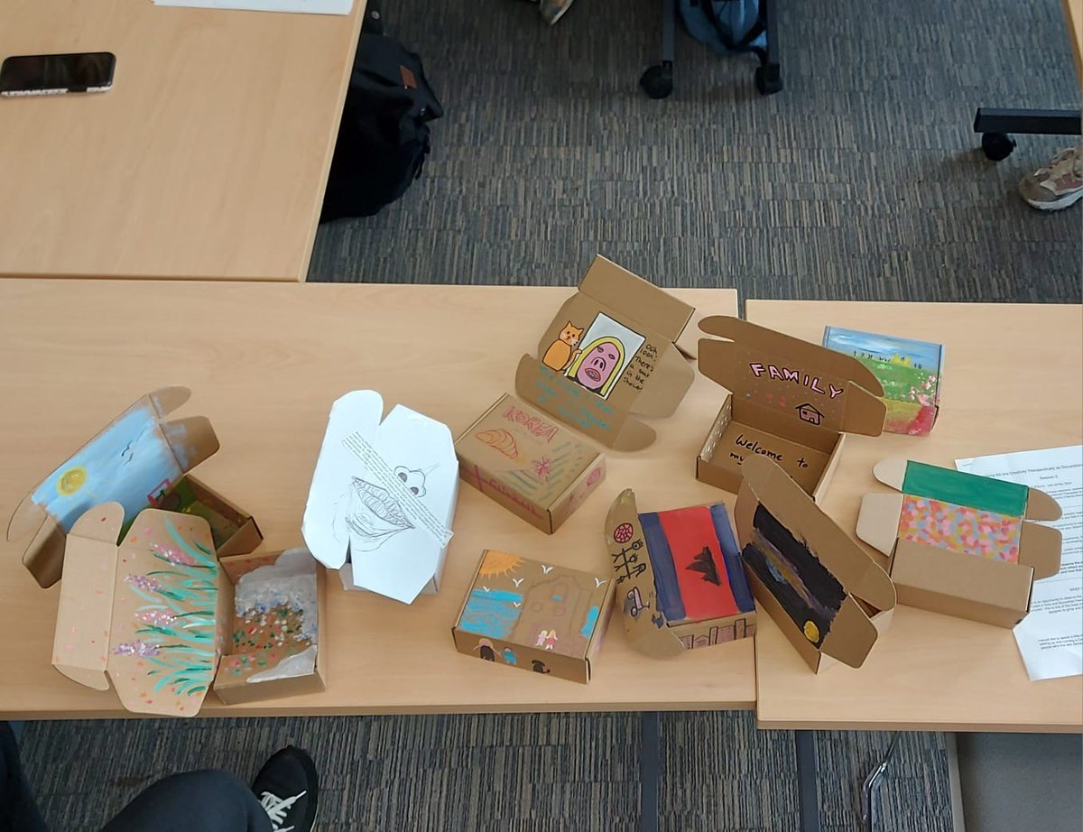 Our MSc Yr1 Occupational Therapy students attended an experiential group activity during their Enquiry Based Learning block focused on dementia. They created & evaluated the use of reminiscence boxes whilst exploring ways to observe emotions in a personal & professional context💚