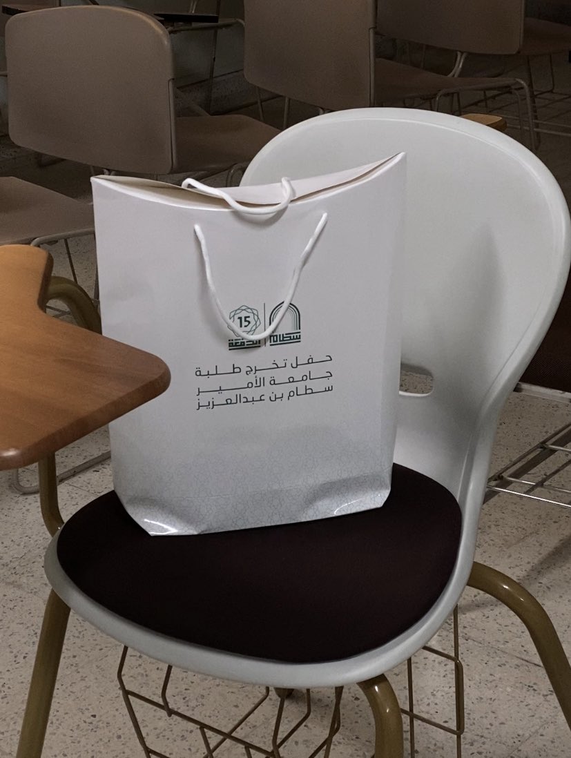 Ljqvr_'s tweet photo. عباية التخرج وصلت 🥹🎓🎓 https://t.co/0IWONyFerw