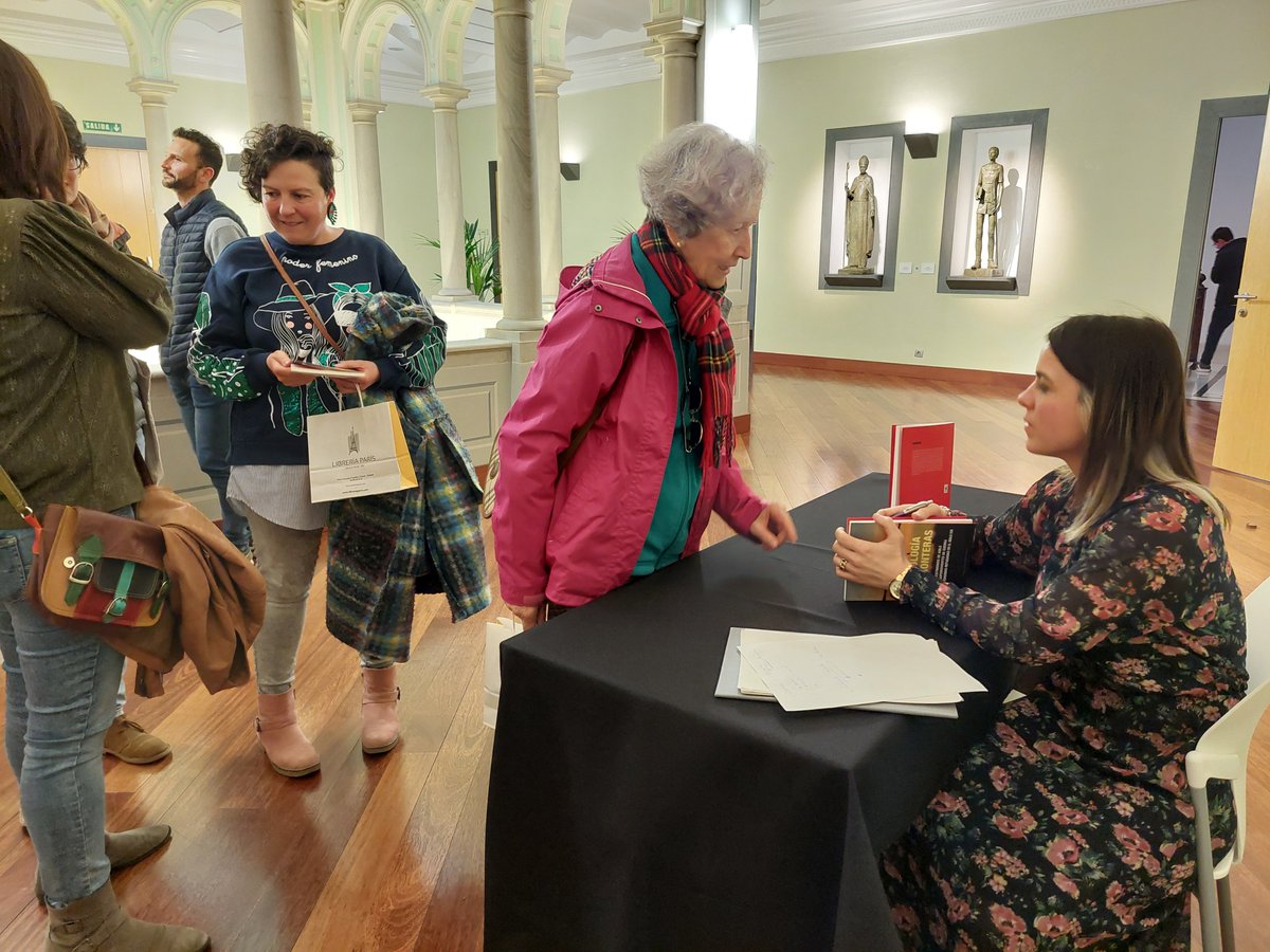 📕 Marta Guarch-Rubio, vicedecana del grado en Psicología de la USJ, conversó ayer con Laura Zaurín, decana de la Facultad de Ciencias de la Salud de la USJ, sobre su libro Psicología de fronteras. 🔗 usj.es/blogs/universi…