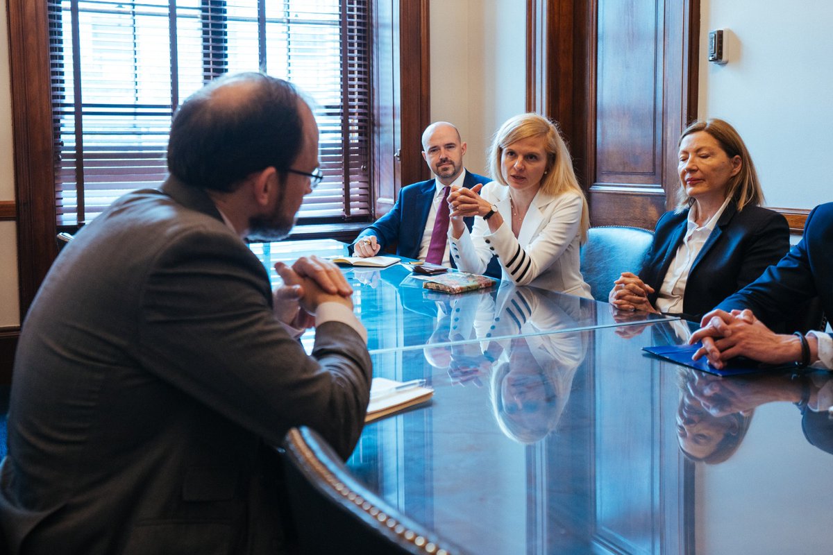 On Wednesday - as @SpeakerJohnson puts the Ukrainian supplemental on the House floor - the Weimar Triangle Parliamentary delegation continues meetings with key congressional staffers. The discussions focus on the need to pass the bill this week.