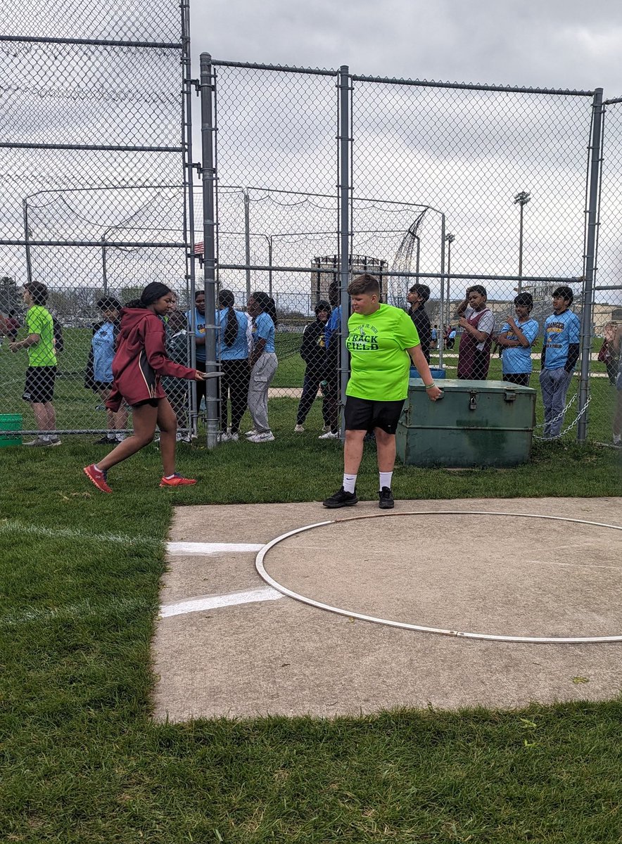 Improving everyday at the discus 

#Track #FootballTraining #Lineman #NoOffSeason #Training #HSFootball #NCHSBound #Shotput #Sports #Center #DTackle #ClassOf2028 #Defense #YouthFootball #TrackandField