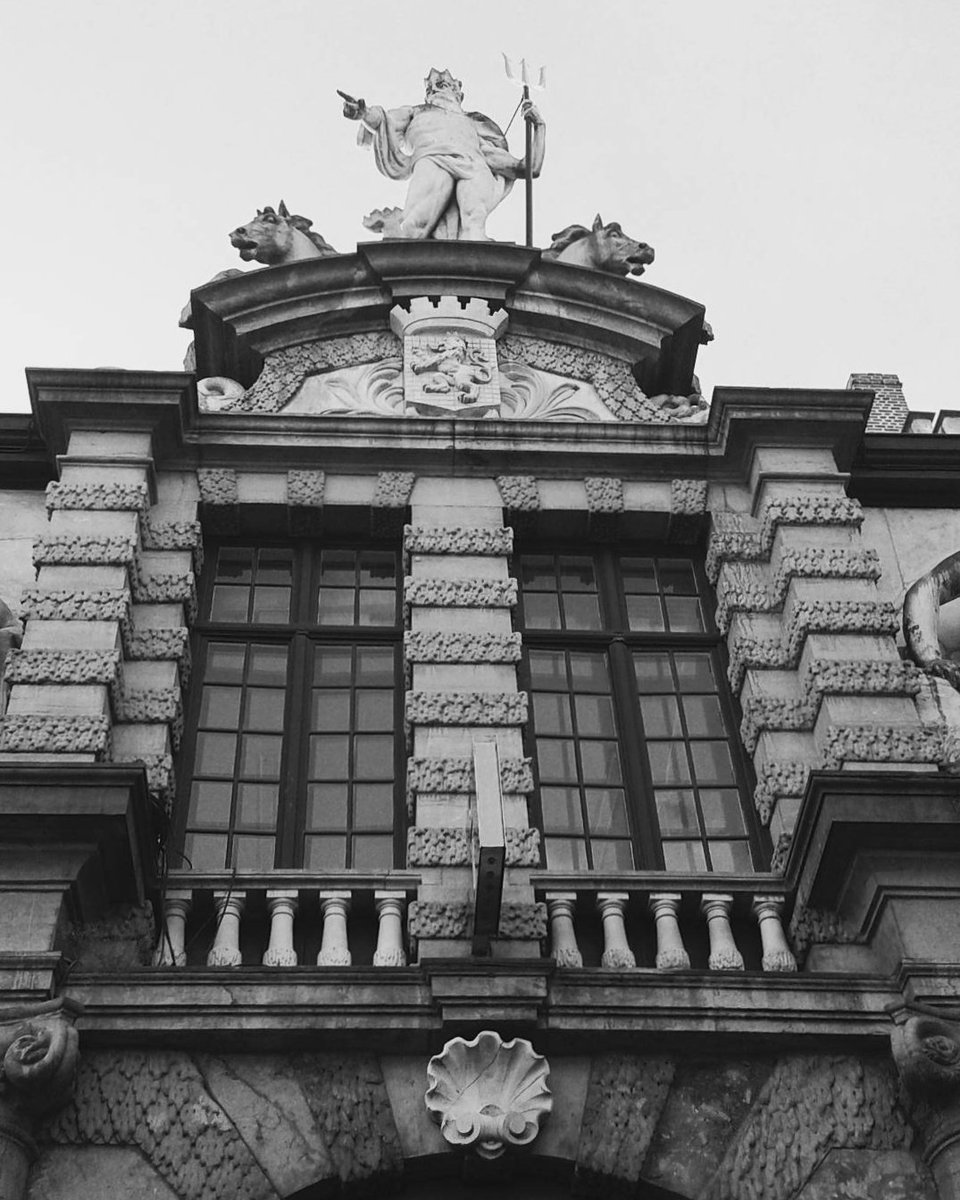 ᴺᵉᵖᵗᵘⁿᵉ ⁱˢ ʷᵃᵗᶜʰⁱⁿᵍ.

#ghent #belgium #streetphotography #neptune