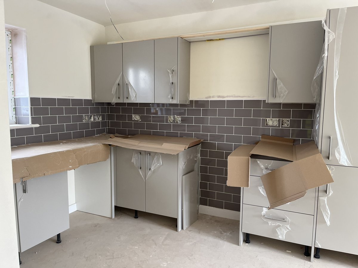 The kitchens are being installed in our development in West Wales. Lovely work being done by P&K Joinery Ltd from Denbigh.
#kitchens #joinery #newbuilds #castlemead #northwales #wrexham #newhomes #denbigh