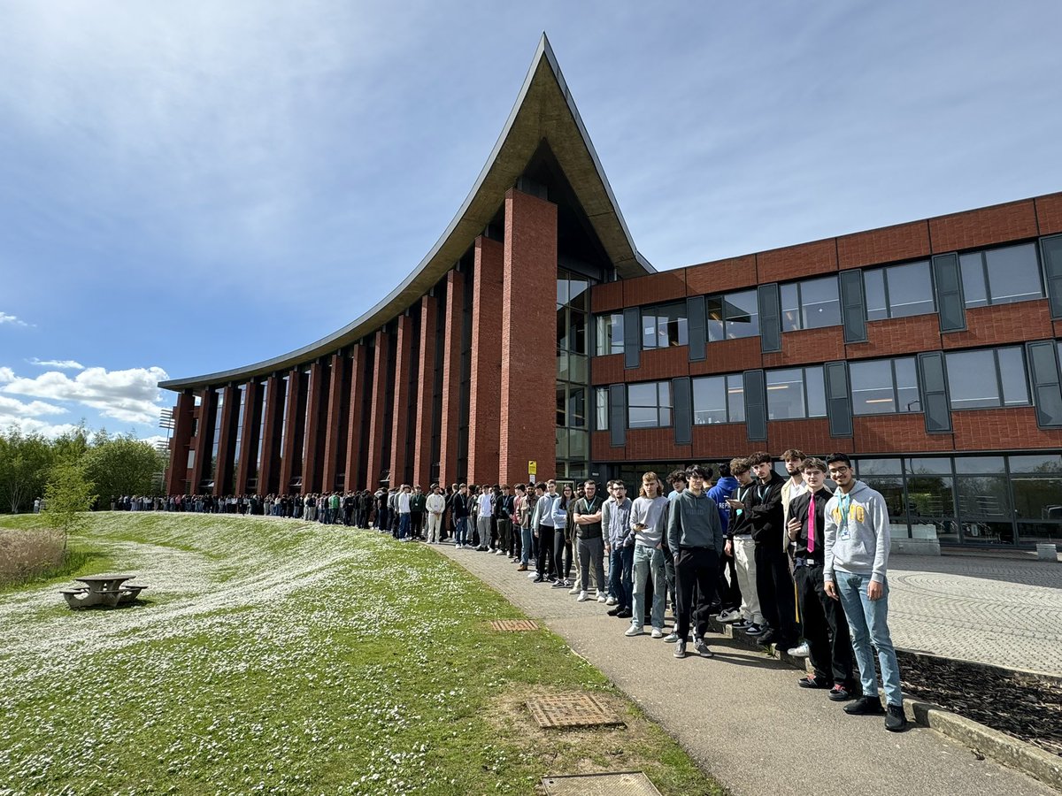 Beautiful weather for our Year 13 photo today!