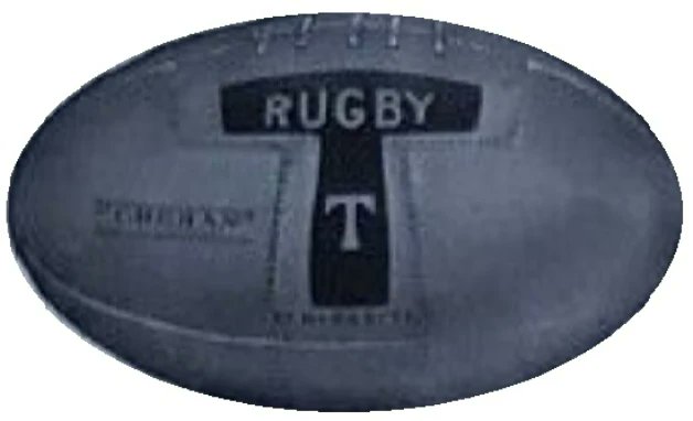 BECHIGUES's tweet photo. D'un dessin à la réalité. @BECHIGUES William THOMLINSON Rugby "T-panel" fabriquée dans l'usine Greenbank Leather Works de Glasgow 🏴󠁧󠁢󠁳󠁣󠁴󠁿en 1940. #OldLeatherRugbyBall #Gonfle #Bechigue #Vieuxballons #Pelotasdecuero https://t.co/6mz7zQVgTK