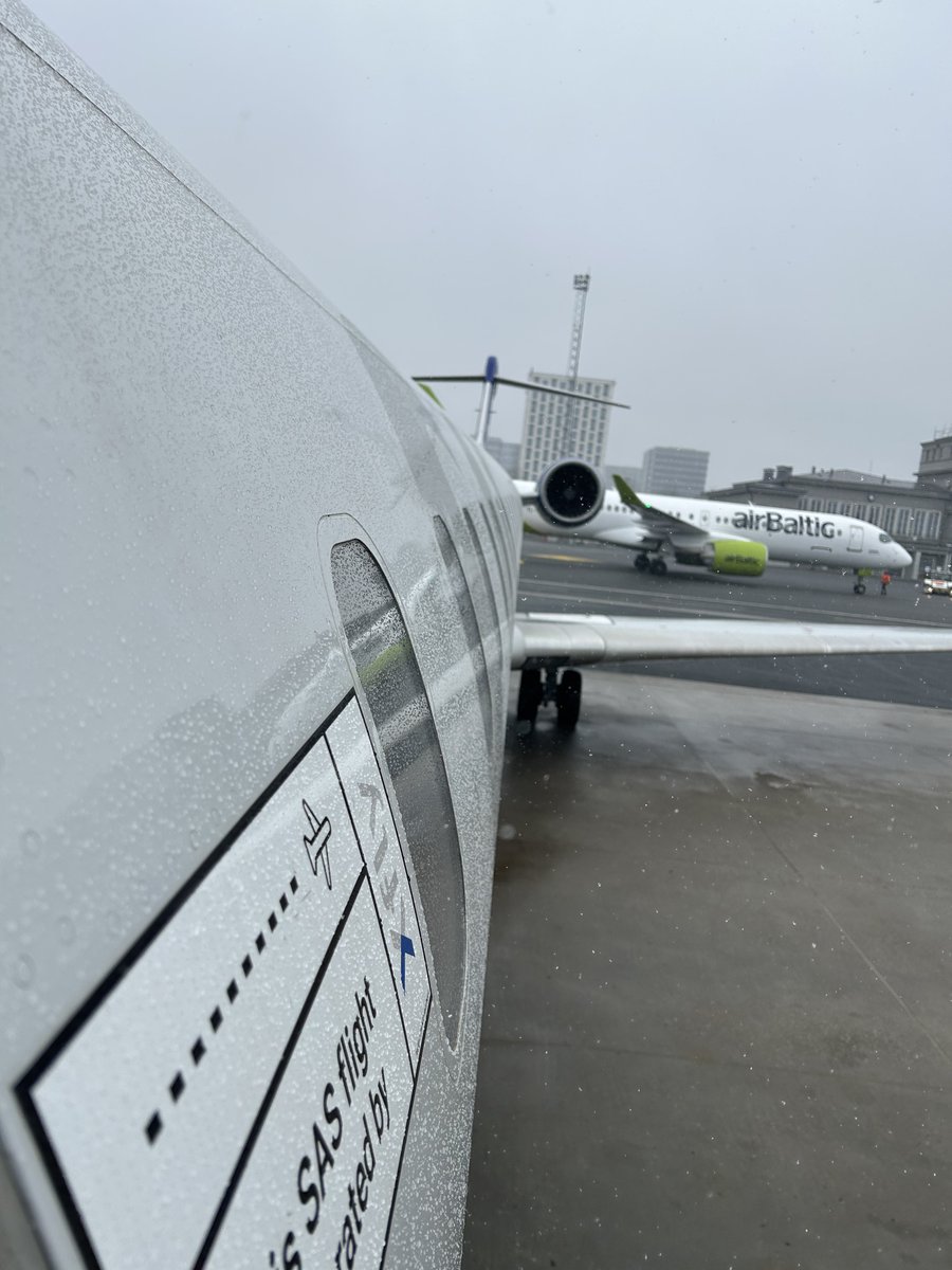 On my way to Brussels for meetings at @NATO and 🇪🇺. And yes - it’s snowing in #Tallinn. It’s barely visible on this photo, but it is snowing. As we diplomats like to say - we strongly condemn this development and are, of course, deeply concerned.