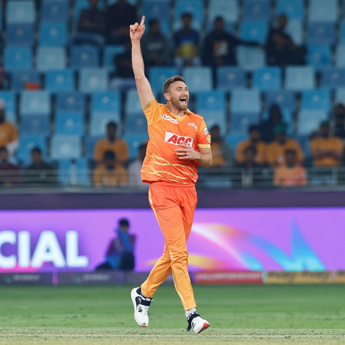 All the best to our Giant Richard Gleeson, who is heading to India to play for Team Chennai in the Indian T20 League! 🧡💛 #GulfGiants #Adani #BringItOn