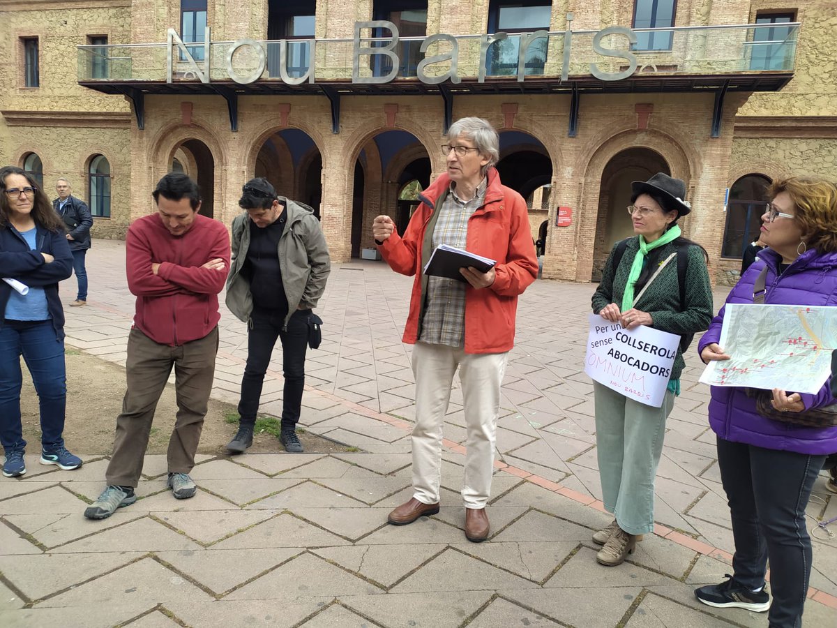 🗣️ Aquet mati hem donat suport a la campanya de #NouBarris perquè és lamentable que les institucions defensin el turisme desmesurat abans de la defensa d'un manteniment de neteja adequat a Collserolla.
✊#Collserolla sense abocadors💪
<a href="/AVVRoquetes/">AVV Roquetes</a> 
<a href="/avvcmeridiana/">AVV de Ciutat Meridiana</a> 
<a href="/CasalsiAteneus/">Casals i Ateneus</a>