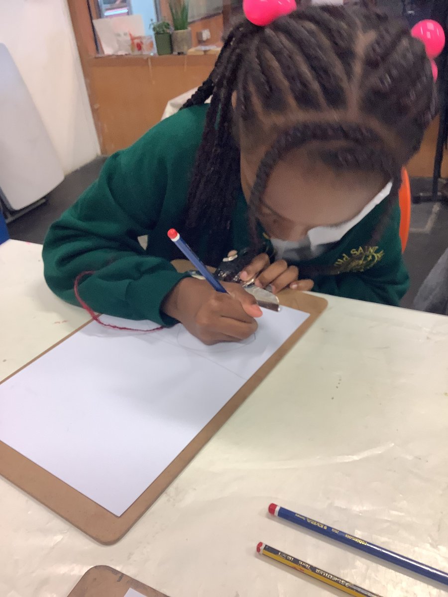 stjamesb21's tweet photo. Year 4 are having a wonderful time at Walsall Art Gallery. They are currently using different elements of art to create different pieces of artwork 🧑🎨🎨#learningoutsideoftheclassroom https://t.co/4JMDkDY7NU
