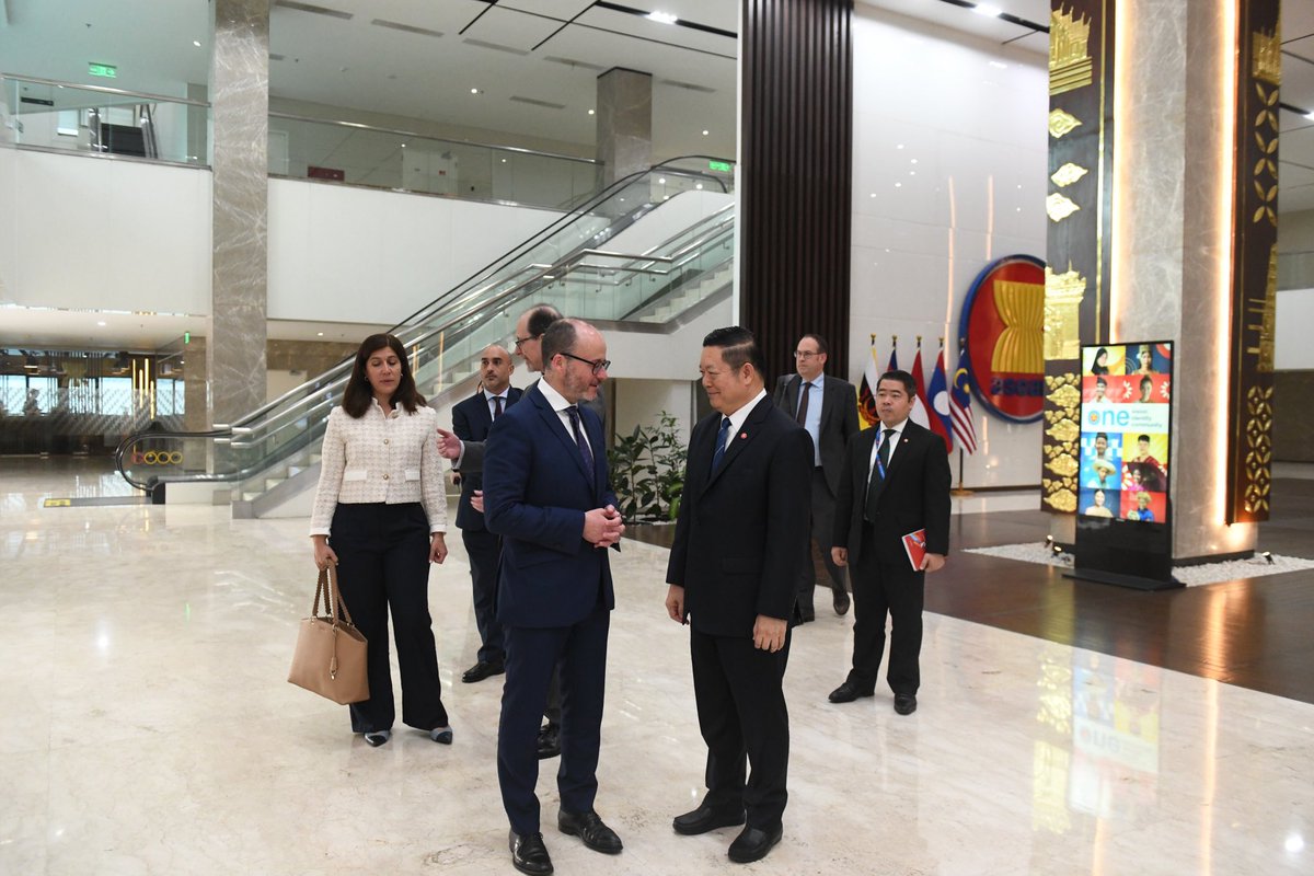 SecGen of ASEAN Dr Kao Kim Hourn today received a courtesy call from the Vice Minister for Foreign and Global Affairs of Spain, Diego Martínez Belío, at the ASEAN Headquarters.