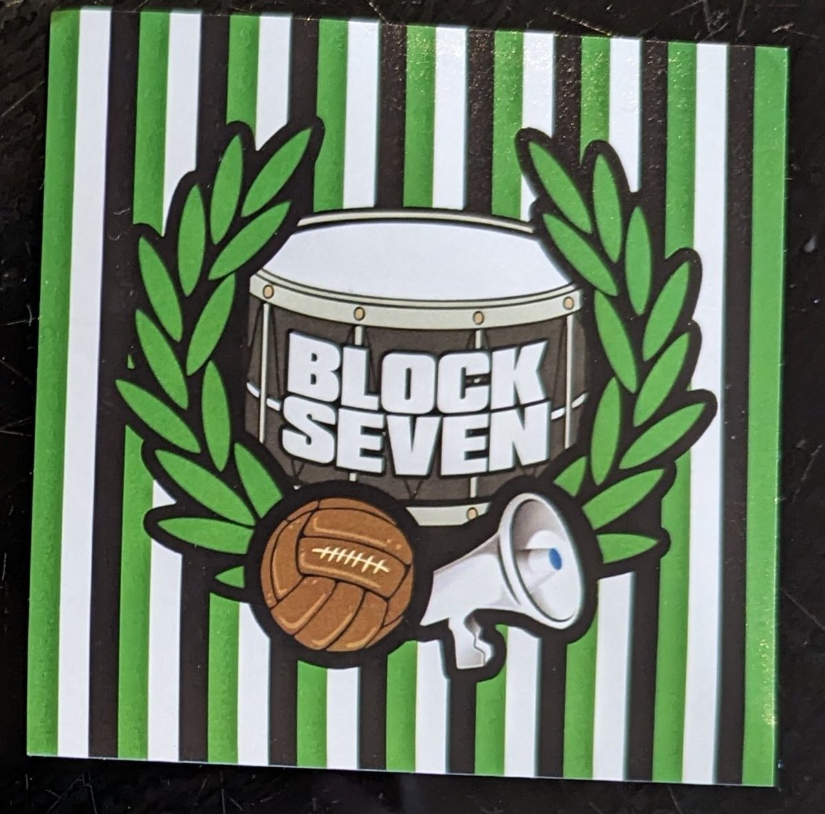 1jour1stick's tweet photo. Petite escapade écossaise du côté d'Édimbourg pour voir l'amitié du @Caom1987 le #BlockSeven jeune groupe ultras qui suit Hibernian Hibs ⏬⏬⏬ https://t.co/3KNsoXZU7d