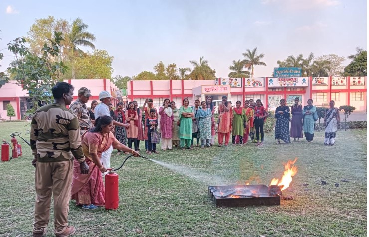 'Ensure Fire Safety; Save Life, Save Property.' CISF fire wing personnel of VSTPP Vindhyanagar conducted #fireprotection #firesafety awareness program at nearby school & residential areas during Fire Service Week observed at the CISF unit. #PROTECTIONandSECURITY @HMOIndia