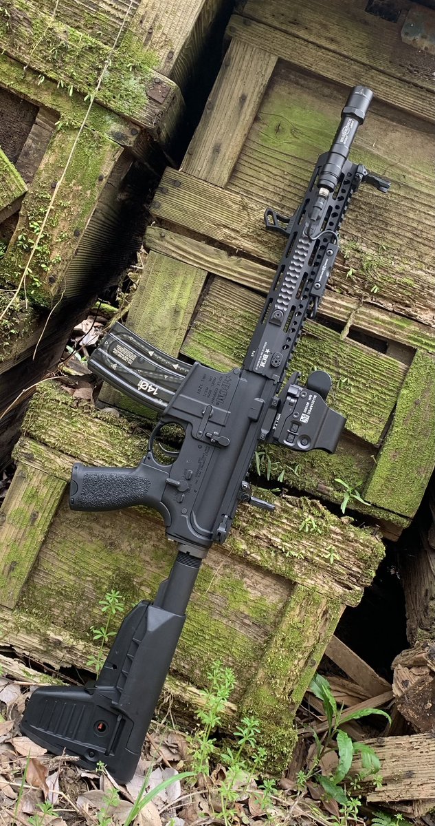 nagaratac's tweet image. ちょいと宣伝〜

ゲーム中にパシャ

あちら、こちら、
撮影ポイントも
沢山あって
楽しめると思うー

日傘持参するのがオススメ

#DOGTAG