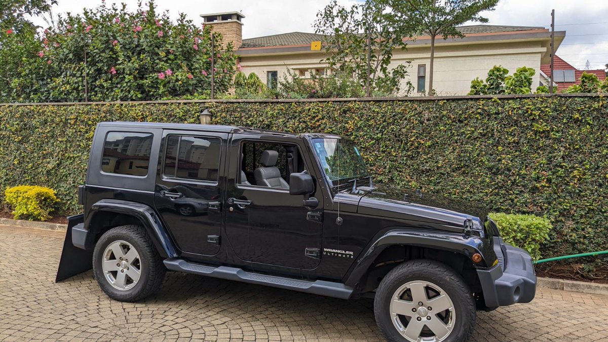 EnvogueAuto's tweet photo. We have this wonderful Jeep Wrangler 2010 available for sale. It has 128,000kms on the clock. 2800cc diesel engine. It has had one owner since import in 2014. The roof is detachable.. there is so much you could do with this.. https://t.co/qfufdbbrKg