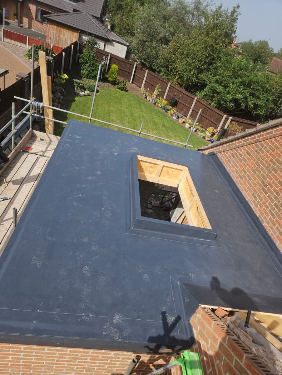 Our 810 Anthracite used in installations by @coltonroofing1 

#fatrauk #fatra #flatroofing #roofingmerchant #roofing #construction #build #Newcastle #buildingdesign #buildingmaterials #roofingcontractor #flatroof #singleplymembrane #liquidwaterproofing