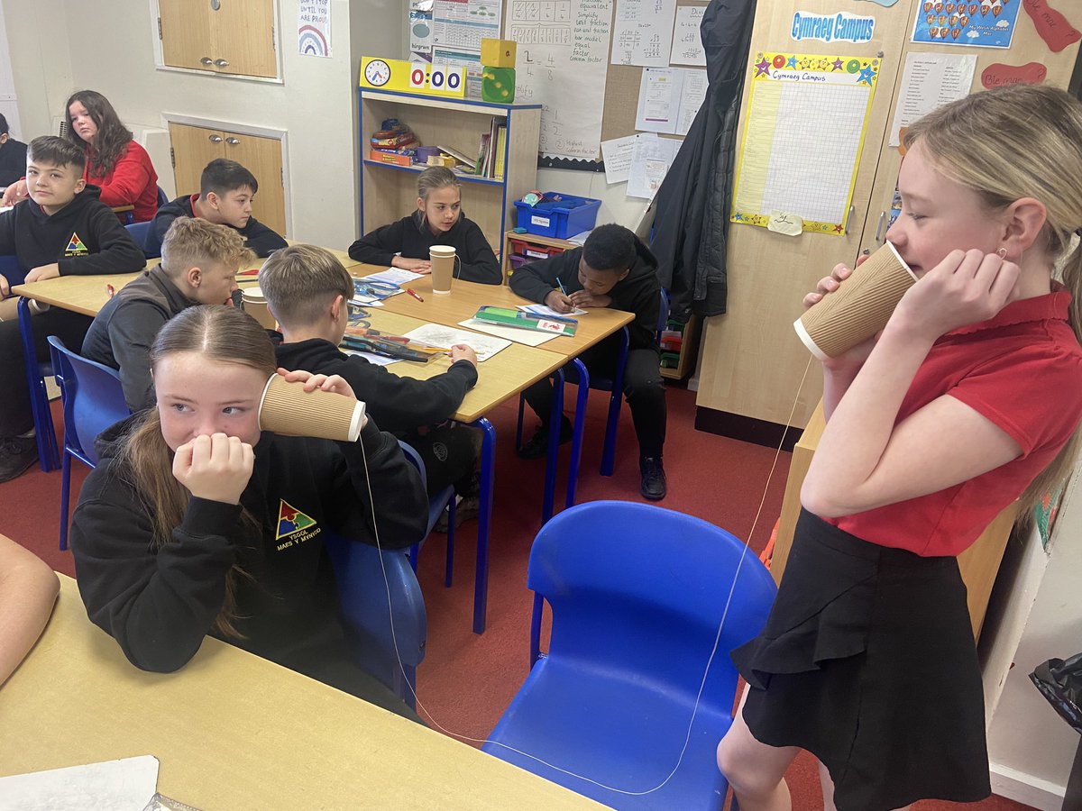 MrsSarahThomas1's tweet photo. Dosbarth yr Wyddfa have been working with Xplore and Deca. We have been learning about Engineering ‘Defending our futures’ which links to our World War ll topic @MaesYMynydd https://t.co/w0pdTbSn2k