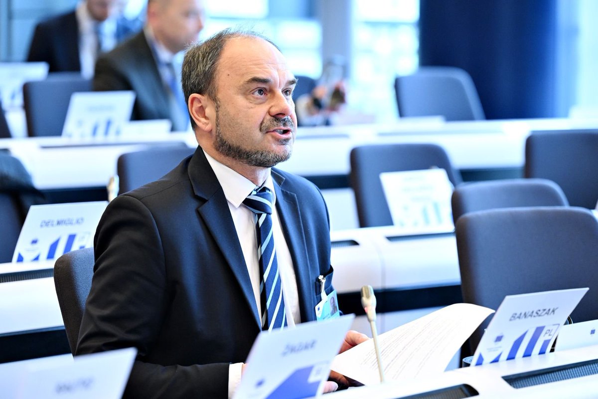 'The European Green Deal has slowed down the EU's industrial output and put us at a huge disadvantage compared to other continents. 

We have more red tape, more regulations but higher targets and no coherent industrial policy to back it up'

🗣️ Adam Banaszak | #CoRplenary