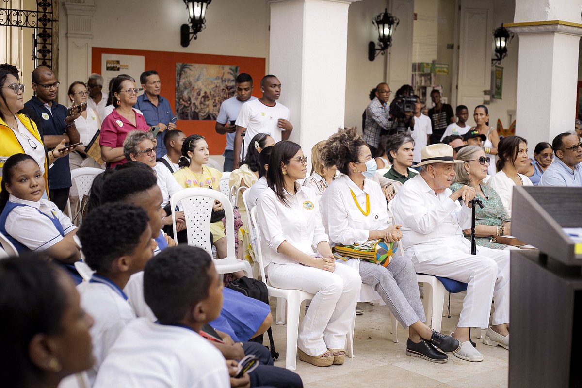 🦋💛 Gabo vive eternamente entre nuestra cotidianidad cartagenera y debemos trabajar para que sus obras sigan siendo patrimonio en todos los rincones de la ciudad. La cultura y nuestros artistas se inspiran y se fortalecen aprendiendo de nuestro Nobel de literatura.
#GaboEterno