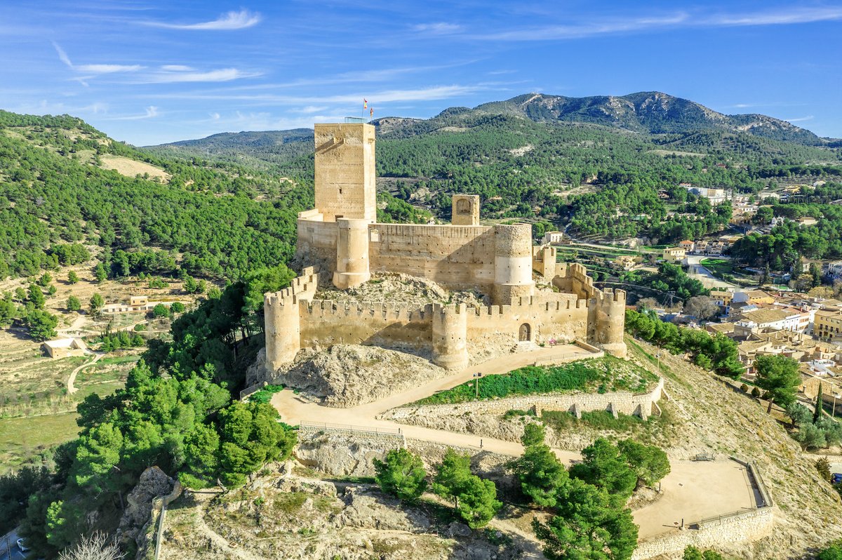 Step back in time and admire the impressive architecture of Biar Castle! ⚔️ Climb to the top of the 12th century fortress and be rewarded with a view overlooking #Biar. 🏰

For more info 👉 bit.ly/3TvgUZq

#VisitSpain #YouDeserveSpain