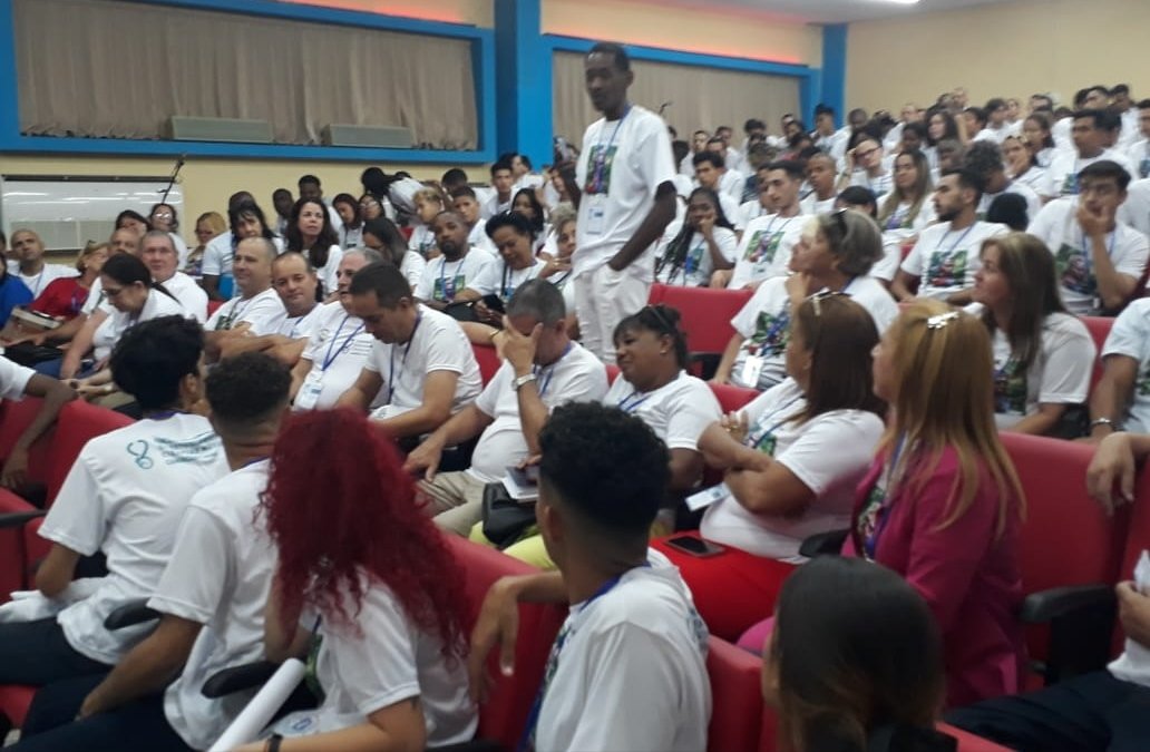 A soñar y crear por #Cuba llegaron nuestros jóvenes al VIII Encuentro Nacional de Estudiantes de Ciencias Médicas que sesiona en Camagüey. Con ellos dialogamos este miércoles sobre el desempeño del Sistema Nacional de Salud, el proceso docente-educativo y la actualidad del país.