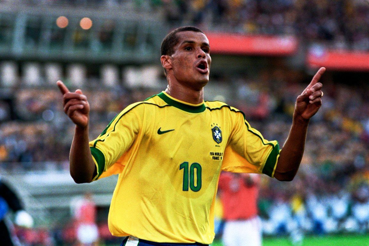 El futbolista Rivaldo @RIVALDOOFICIAL cumple 52 años; nació #UnDiaComoHoy 18 de Abril de 1972 en Recife, Pernambuco, Brasil.