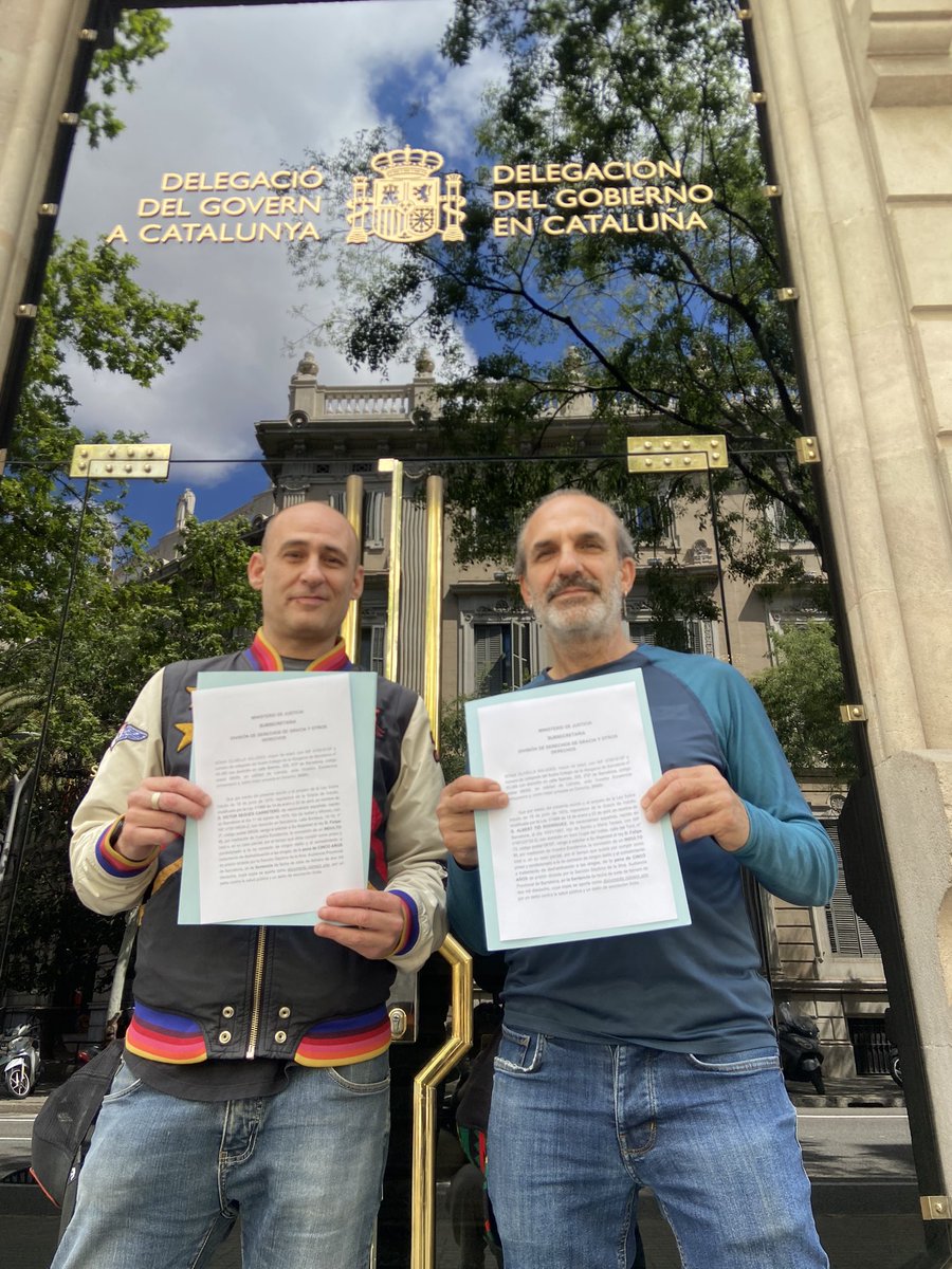 alberttio's tweet photo. Acabamos de presentar por segunda vez, nuestra petición de indulto al Gobierno de España, por nuestra condena de 5 años por gestionar una asociación cannábica, de la que llevamos 3 años y medio cumplidos , ahora en tercer grado. https://t.co/yVTQe7Bf4p