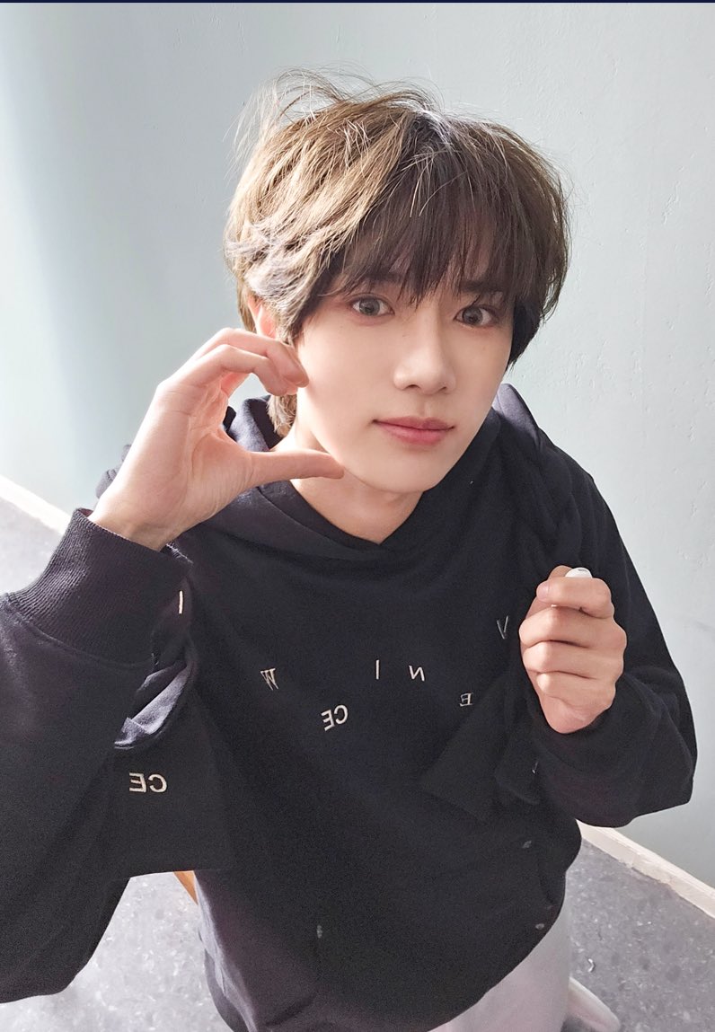 Bam2gyu_'s tweet photo. Hi👋TXT (Photo Sketch High angle ver.)
#범규 #BEOMGYU https://t.co/AKkGfANVuX