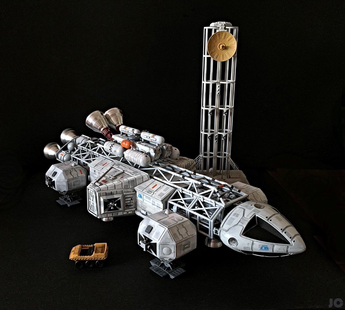 EagleAlpha1999's tweet photo. The Eagle II with Lab Pod (1/48) was quite possibly one the most successful kits from #MPCRound2. The only downside (to me) was the optional dorsal booster pack that was sold separately. It remains one of my top favorites in the collection. #space1999 #eagle #eaglelab #metaeagle https://t.co/BB3MKrmGVK