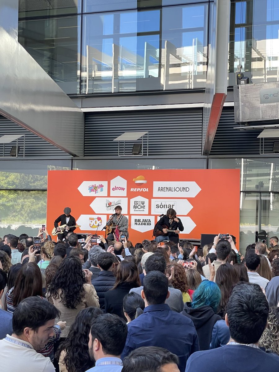 Marcos_Fraga_G's tweet photo. La multienergía de Repsol, al servicio de los mejores festivales de #música de #España y #Portugal. Proyectazo. Hoy es un día especial en Campus Repsol, como lo demuestra la actuación de @DaniFdez https://t.co/j2vEGR04PR