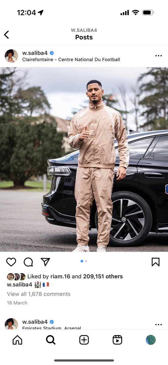 RDS_9's tweet photo. @Alexsmith7631 It’s literally salibas tracksuit, nerd https://t.co/YDjC5adIwd