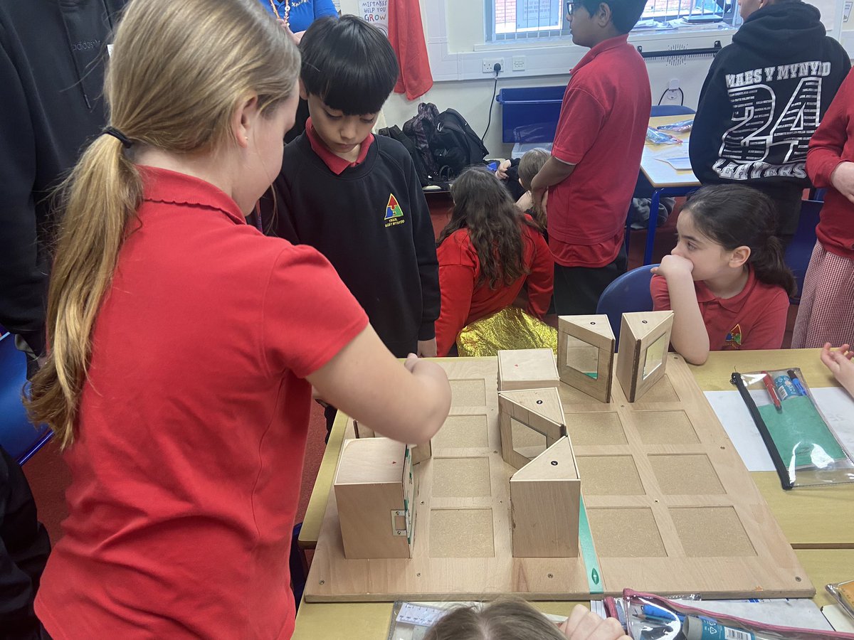 MrsSarahThomas1's tweet photo. Dosbarth Yr Wyddfa have been creative engineers with Xplore and deca dying the Defending our futures’ session. @MaesYMynydd https://t.co/PlDLNLQVcL