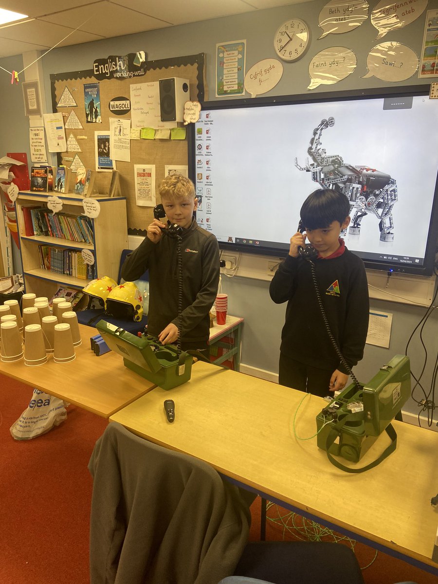 MrsSarahThomas1's tweet photo. Dosbarth Yr Wyddfa have been creative engineers with Xplore and deca dying the Defending our futures’ session. @MaesYMynydd https://t.co/PlDLNLQVcL