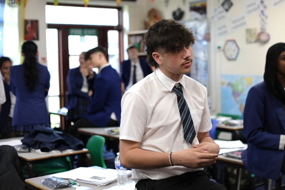 woodcotehigh's tweet photo. Mrs López had her Year 11s speed dating in Spanish this morning, in preparation for their GCSE Speaking Exam 🇪🇸 

#WeAreWoodcote #ASPIRE #PreparePerformProgress #ExcellenceIsHabit https://t.co/l57plY2WiD