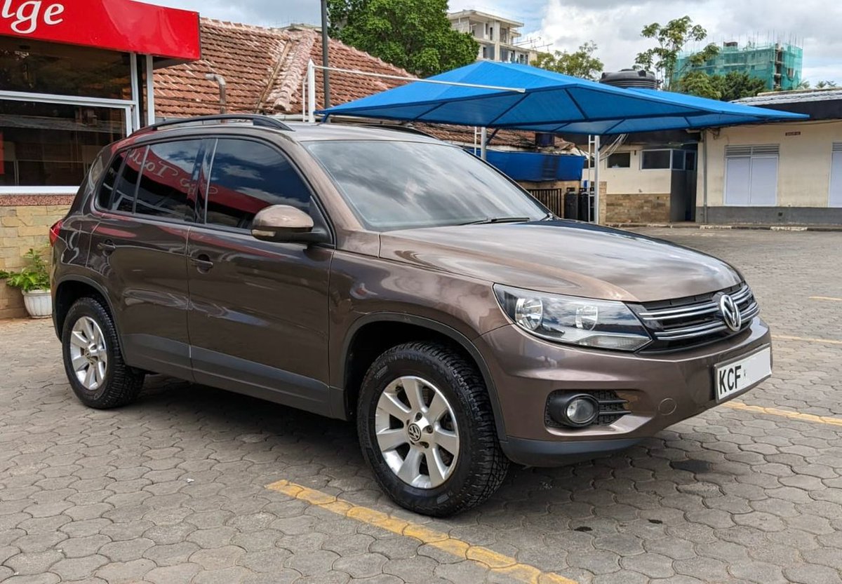 EnvogueAuto's tweet photo. We also have this 2015(Local) VW Tiguan 2000cc AWD. This has had one owner since new. This 2L engine is the best you can have on the Tiguan unlike the imports of the same year that came with 1400cc.. https://t.co/ktuQ5Ol6eN