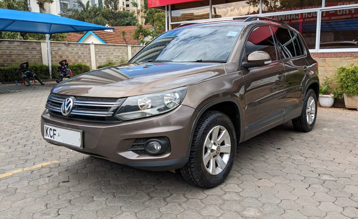 EnvogueAuto's tweet photo. We also have this 2015(Local) VW Tiguan 2000cc AWD. This has had one owner since new. This 2L engine is the best you can have on the Tiguan unlike the imports of the same year that came with 1400cc.. https://t.co/ktuQ5Ol6eN