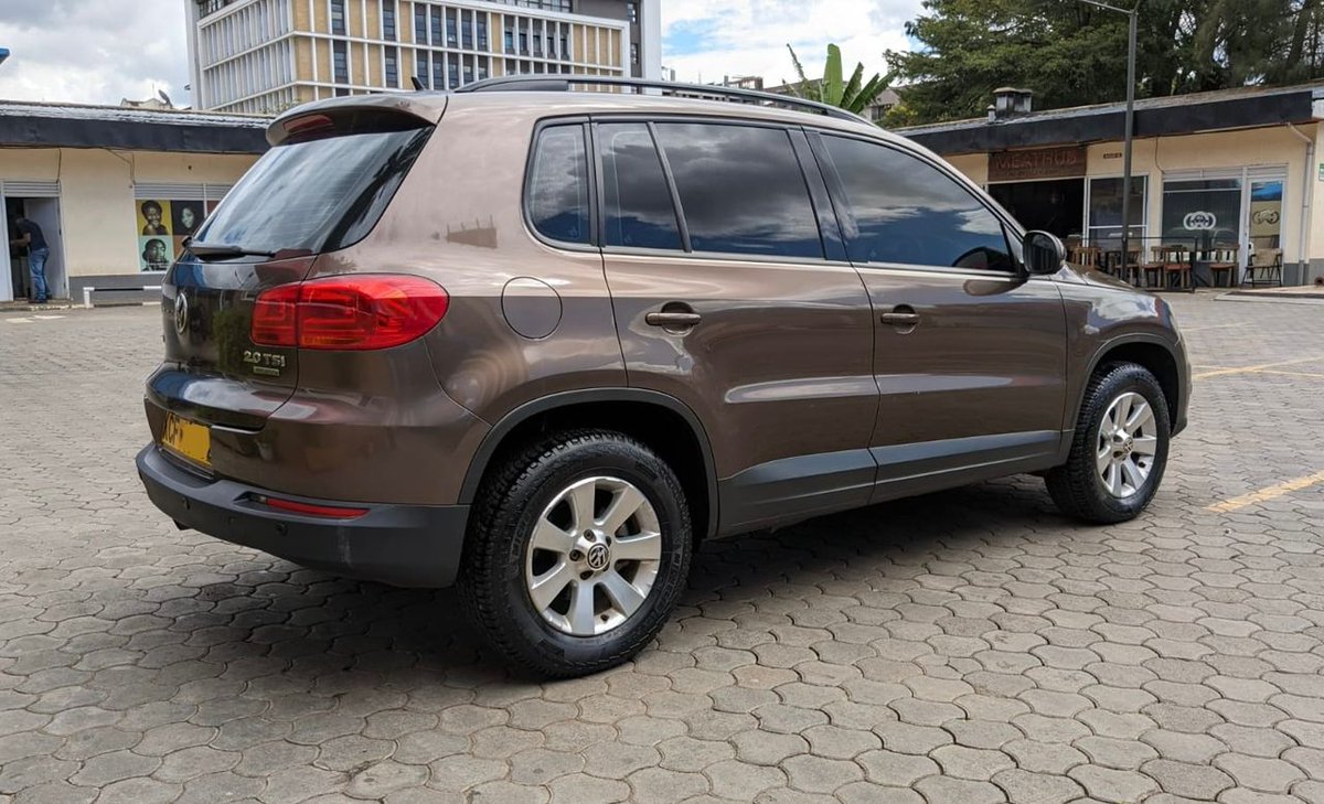 EnvogueAuto's tweet photo. We also have this 2015(Local) VW Tiguan 2000cc AWD. This has had one owner since new. This 2L engine is the best you can have on the Tiguan unlike the imports of the same year that came with 1400cc.. https://t.co/ktuQ5Ol6eN